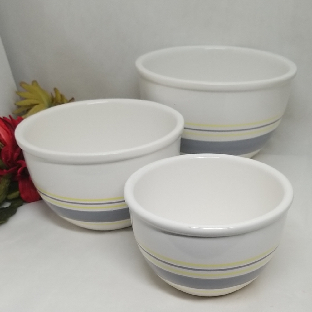 Mt. Clemens Pottery Mixing Bowl Set